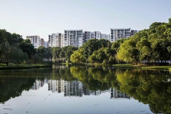 Apartment Ho Vip Sieu Rong, Sieu Sang, Gia Tot Chung Cu Celadon, Ngay Aeon Tan Phu